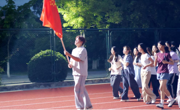 逐光而行，悦动青春——文学院学子举办荧光夜跑活动